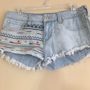 Bullhead Denim Shorts 7 Frayed Aztec Light Wash